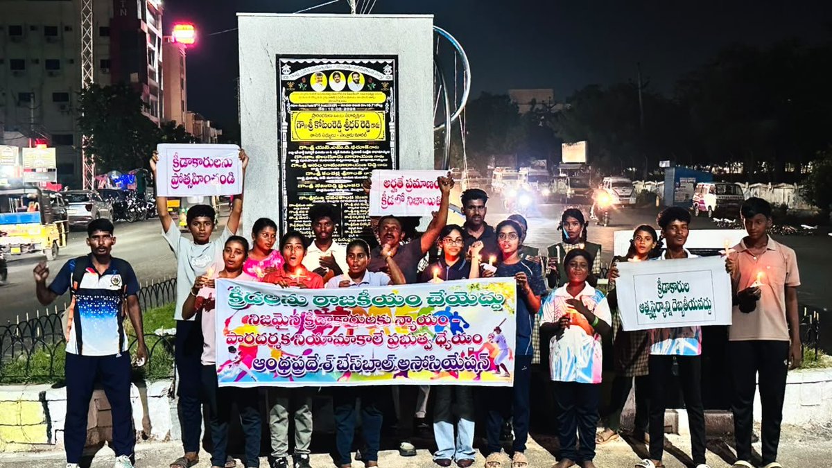 JaiTDP's tweet photo. క్రీడలను రాజకీయం చేయొద్దు.. క్రీడాకారుల ఆత్మస్థైర్యాన్ని దెబ్బతీయొద్దు.. ప్రోత్సహించండి అంటూ.. మెగా డీఎస్సీ స్పోర్ట్స్ కోటా టీచర్లపై గొడ్డలి పార్టీ గూండాల దాడిని నిరసిస్తూ రాష్ట్ర వ్యాప్తంగా కొవ్వొత్తులు వెలిగించి నిరసన తెలుపుతున్న యువత, ప్రజలు.
#TeachersVsYCPGoons
#TeachersVersusYSRCP
#DSCFakesByYCP
#JaganAgainstTeachers
#RespectOurTeachers
#SportsTeachersFightFakes
#MegaDSC
#AndhraPradesh