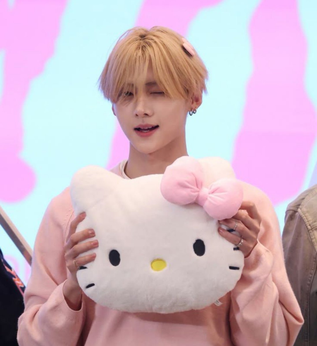 sablevaux's tweet photo. Hawooo, evewyoneee! (˶ᵔ ᵕ ᵔ˶)♡
I'm Leander Amaury Granger! But you can call me Leandew heheee. ₍ᐢ. .ᐢ₎♡

Nice to meetchu all! I hope we can get awong weally weally well, okayyy? (っ˶> ᵕ <˶)っ♡ https://t.co/vm5Kmn9RPf