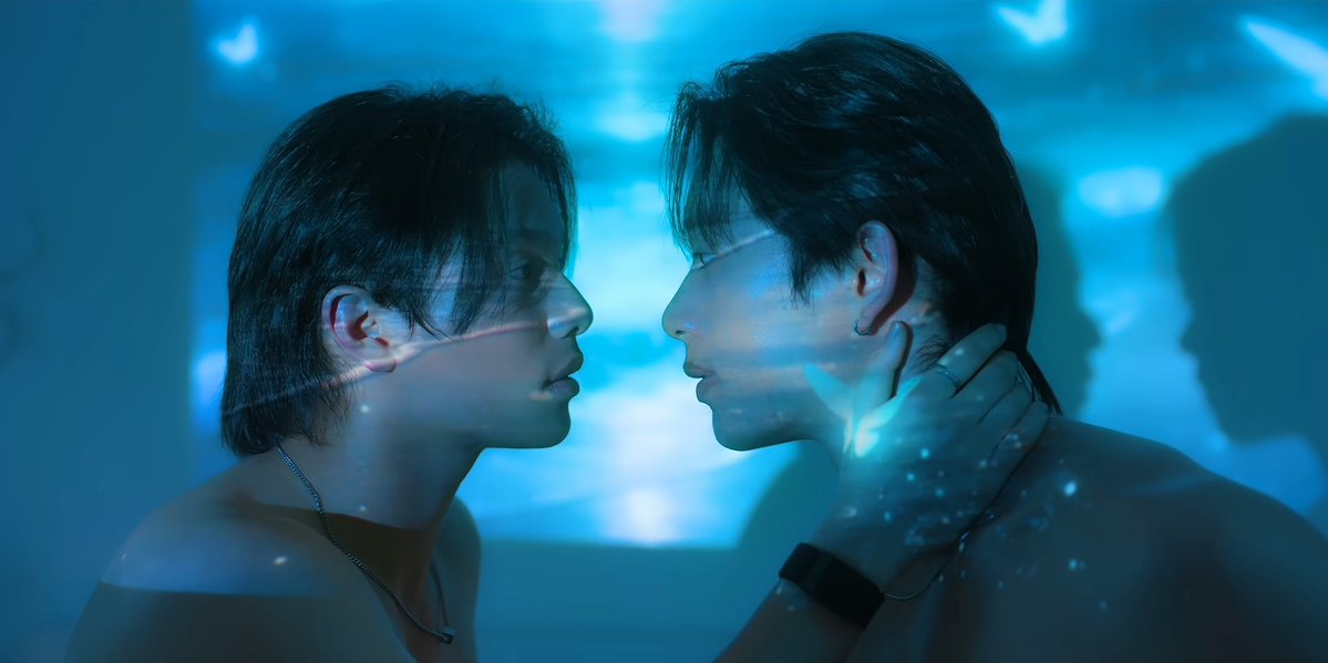 _24News_'s tweet photo. วุ่นรักงาน Blind Date! “วิลเลี่ยม” ทำ “เอส” ใจสั่น ชวนชงลุ้น “บาร์โค้ด-คิน” ขยับความสัมพันธ์ ในซีรีส์ " You Maniac เดี๋ยวจะรักซะให้บ้า"

#YouManiacSeries #GMMTV #williamest #barcodekin

“ดีน” (วิลเลี่ยม จักรภัทร) ชวน “มอธ” (เอส ศุภ) ไปงาน Blind Date แถมยังขอร้องให้ช่วยชวน “ปัณณ์” (คิน ธนชัย) ไปด้วย เพราะอยากเปิดทางให้ “เท็น” (บาร์โค้ด ตฤณสิษฐ์) ได้เจอกับ “ปัณณ์”  และถือโอกาสช่วยดันความสัมพันธ์ของ “เท็น” กับ “ปัณณ์”  ให้คืบหน้าไปในตัว แต่พอ “มอธ” โทรไปชวน “ปัณณ์” กลับโดนดักคอแซวเรื่อง “ดีน” ซะอย่างนั้น สุดท้ายแล้วภารกิจ Blind Date ครั้งนี้จะทำให้ทุกคนยอมเปิดใจก้าวข้ามเซฟโซนได้หรือไม่ ร่วมลุ้นและติดตามไปพร้อมกัน

ติดตามชมซีรีส์ “You Maniac เดี๋ยวจะรักซะให้บ้า” ในวันเสาร์ที่ 26 กันยายนนี้ เวลา 20.30 น. ดูทีวี ช่อง GMM25 | ดูย้อนหลัง แอป oneD ที่เดียว เวลา 21.30 น.  หรือสามารถติดตามรายละเอียดเพิ่มเติมได้ที่ Facebook : https://t.co/4Aeu18Mkna และ Instagram & X & TikTok & YouTube & Weibo : GMMTV  

https://t.co/kpQv7dsK6w