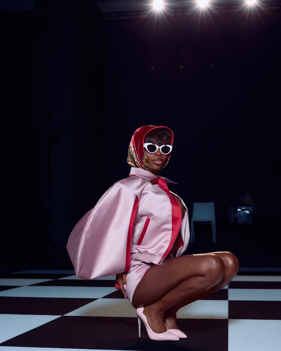 _myyba's tweet photo. This pink and red GCDS set Olandria wore last year  really gave chic Barbie. 
The anticipation of the first look of Olandria at Milan fashion week is killing  me 
OLANDRIA AT MFWSS27
#OlandriaxMFWSS27 #Olandria https://t.co/A6hX3nMfqo