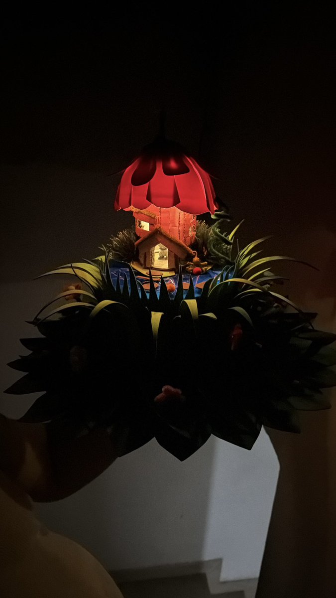 bianpuki's tweet photo. Nos pidieron un sombrero loco en el jardín por el día de la primavera y le preguntamos a Aurora que quería, y entre tinkerbell, Pokemon y tantas temáticas diferentes que nos pidió terminó saliendo esto: https://t.co/ynExdSJ00a
