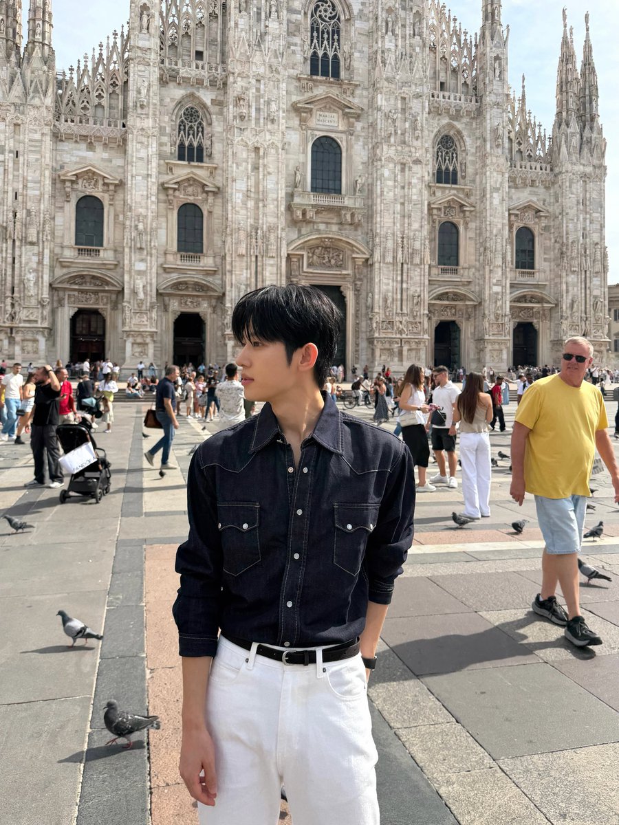 Milk6592's tweet photo. Thật sự rất thích Park Siwoo mặc như này luôn, gu tui gu tui.

#PARKSIWOOINMILAN
#PARKSIWOO 
#박시우 https://t.co/hLPvVphqrU