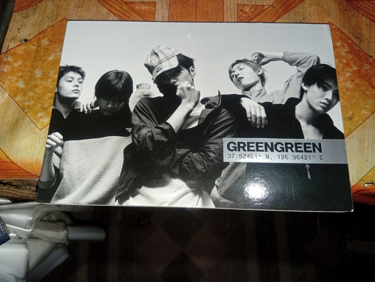 eom_miLalaa's tweet photo. gaes aku mau jual album cortis studio ver tapi album only ada  mau engga ya,tapi album nya berdamage nih ,kondisi album nya sesuai banget kayak yng di gambar dan video,tapi dalam nya masih aman, barang kali ada minat untuk take🥺,aku jual karna BU bnget (price di komen) https://t.co/22uoGnT2AB