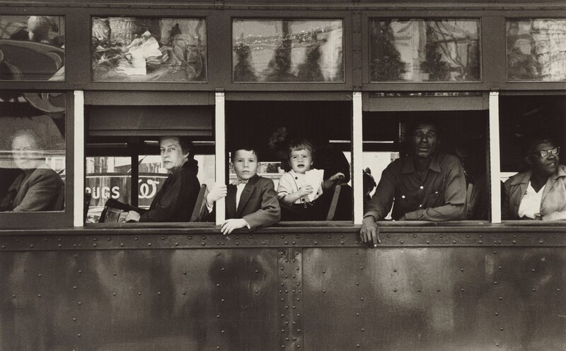 isabelle_denuit's tweet photo. Courez-y (dernier jour 24 sept) ! Une collection dingue, des clichés qui ont fait l'histoire de la photo, des années 50 à nos jours. De #DianeArbus à #Mapplethorpe, d'#Avedon à #RobertFrank, #Penn, #Goldin, #Klein… Des œuvres rares, d'autres iconiques. Étourdissant !
@jeudepaume https://t.co/8u65318uDW