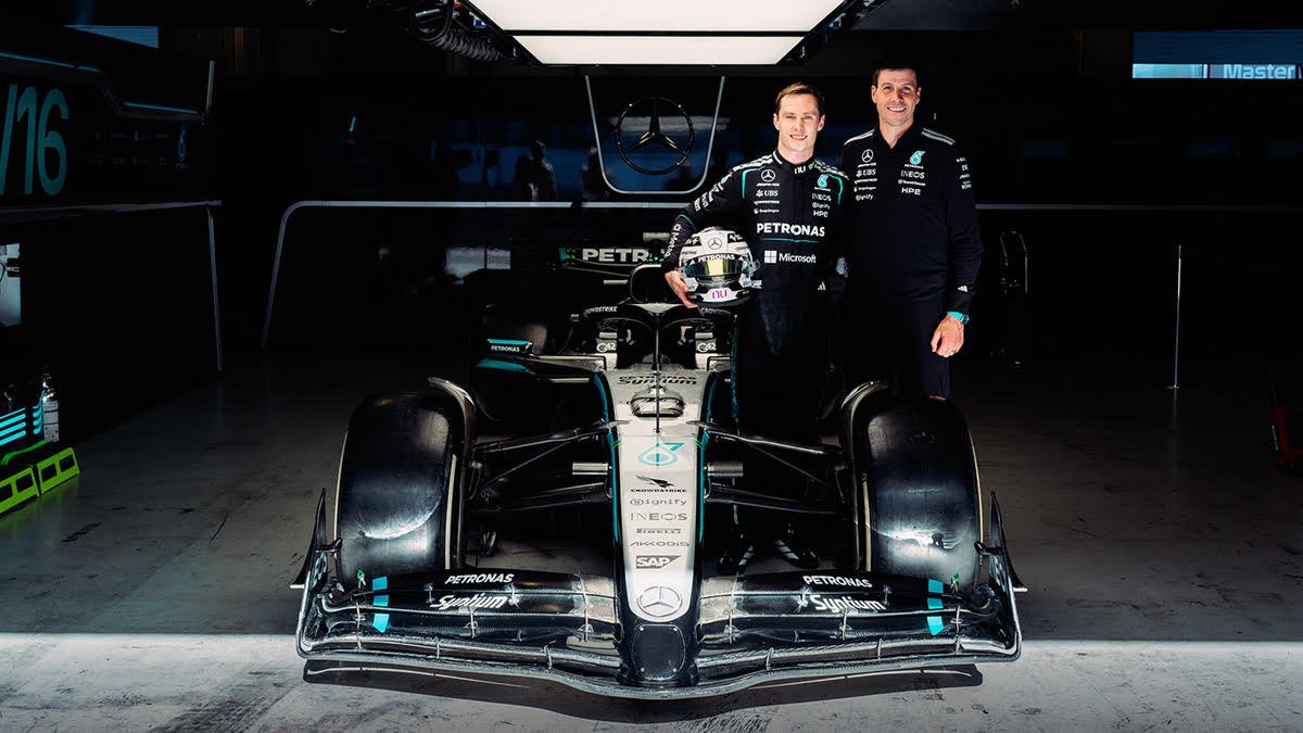 MercedesAMGF1BR's tweet photo. MI GENTE LATINO! 🇵🇾 Joshua Dürksen fez seu primeiro teste num Fórmula 1, se tornando o PRIMEIRO PARAGUAIO a pilotar um carro moderno da categoria! 

O teste foi em Portimão, com o W16, onde completou 187 voltas ao longo de 2 dias. https://t.co/bouvWPau1S