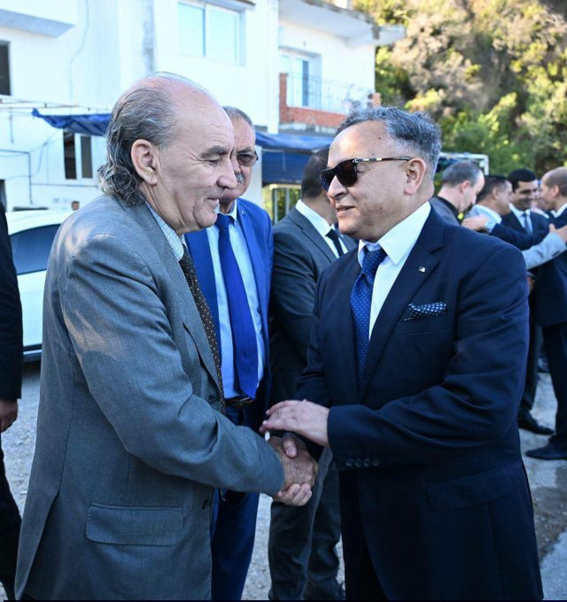 Ahaddadcg's tweet photo. وزير التعليم العالي والبحث العلمي، كمال بلجيجلي، وصل لولاية جيجل باش يشرف على حفل الافتتاح الرسمي ��لسنة الجامعية 2026/2027. https://t.co/bbXbBaMe8I