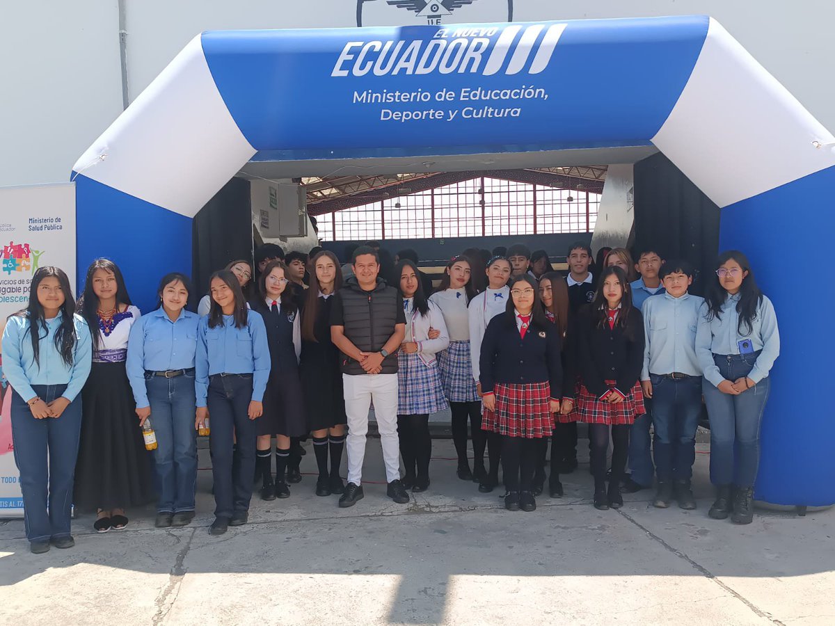 EducacionZ3_Ec's tweet photo. 🏫💙 Más de 800 estudiantes de 15 instituciones de Ambato participaron en un encuentro por la Semana Andina, fortaleciendo conocimientos para tomar decisiones responsables y construir sus proyectos de vida. 🙋‍♀️🙋‍♂️📚 https://t.co/6z5c1RPmWw