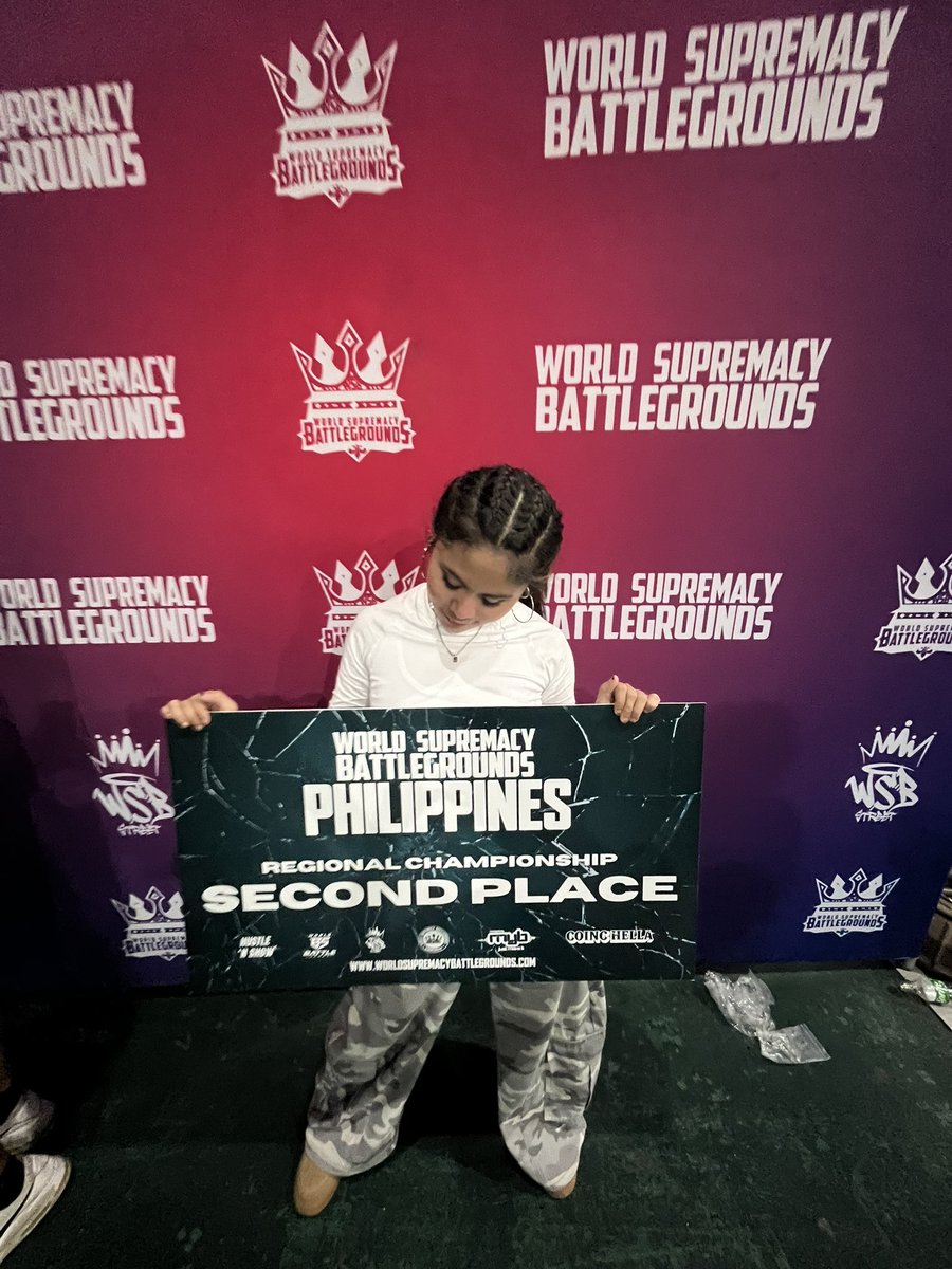 joharaharaaaa's tweet photo. After 4 years of being solo battler as a krumper, ngayon lang ulit nakapag sayaw sa crew and qualified pa agad for International stage, Kaya ko pa palang sumayaw ng isang dance piece, akala ko pang 45seconds nalang ang hangin ko. In Shaa Allah! Sa labas naman, allahumma ameen🤲🏻🇭🇰 https://t.co/F7L99GONa6