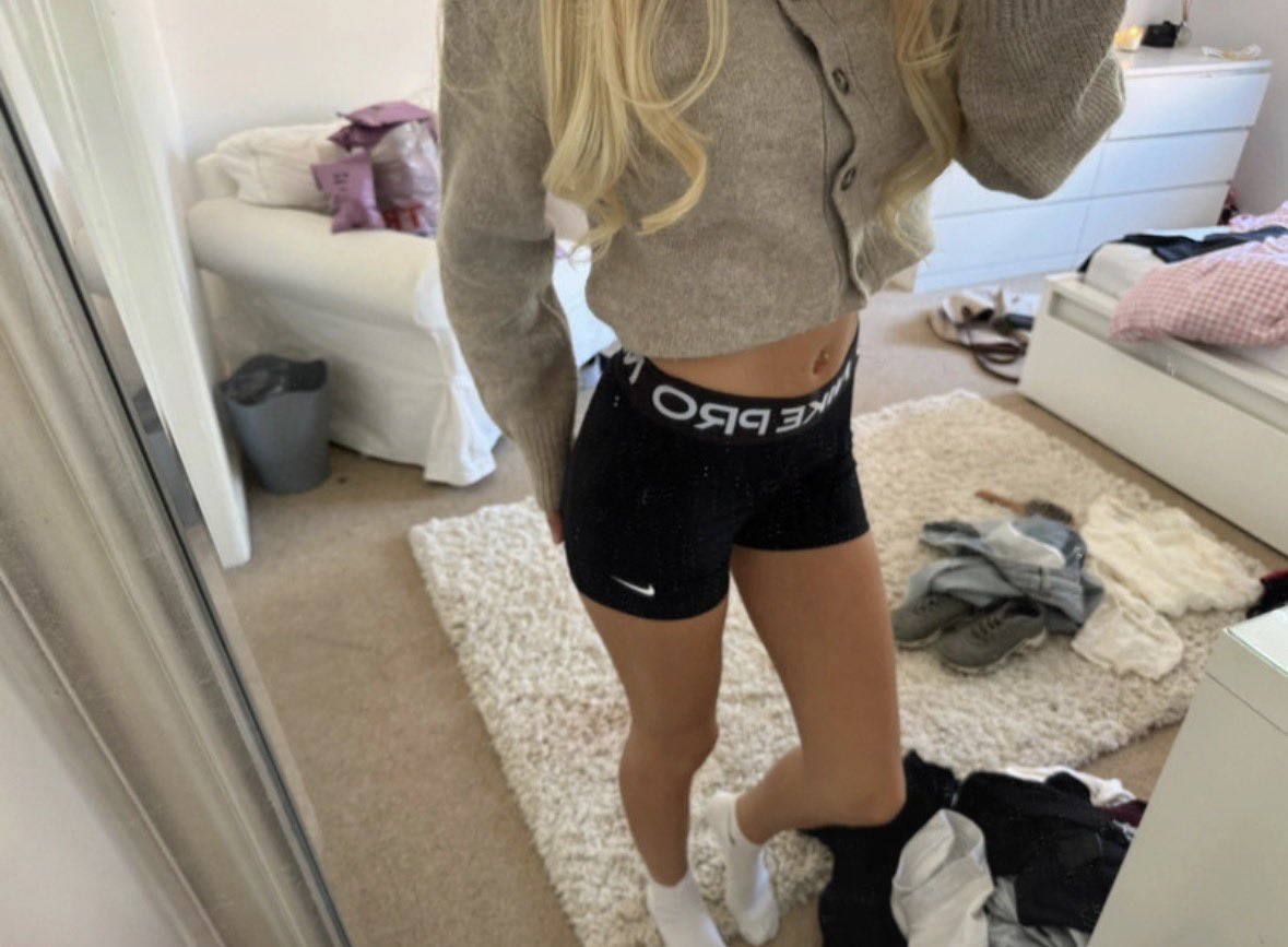 VINTED_BOPS's tweet photo. Nike pros
carapotter
Vinted - £5 https://t.co/NoEsYG74WS