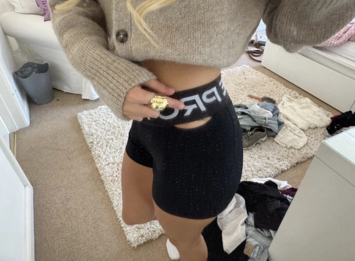 VINTED_BOPS's tweet photo. Nike pros
carapotter
Vinted - £5 https://t.co/NoEsYG74WS