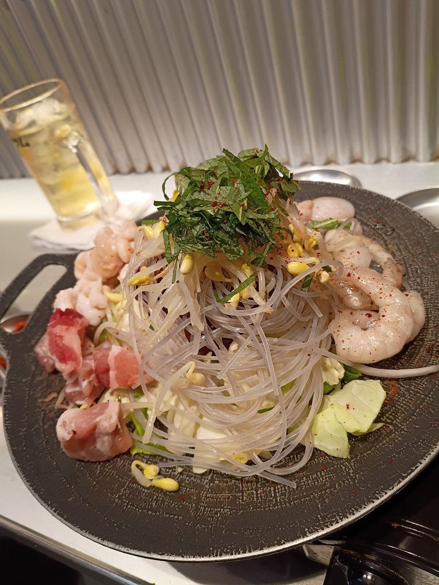 Natu15046498's tweet photo. タイバニ観劇後、友人と気になってた韓国料理屋さんへ。食べてみたかったチュクミ、食べれた～🤤見た目より辛くなくて美味しい✨✨
作ってくれた店員さんがよく韓国行くらしいんだけど、「バス乗ってみてください。ヤバいですよ」って言っててwどゆこと！？笑笑 https://t.co/7ONigGNr5U