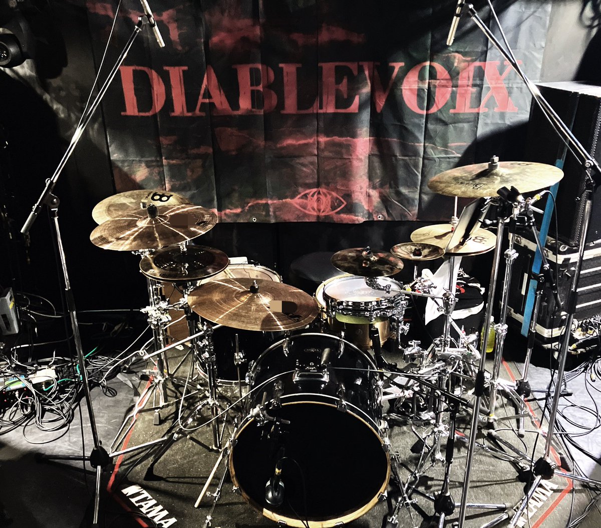 tetsuro_drum's tweet photo. 3days day3. 9月22日
最終日はディアブルボア BIRTHDAY ONEMAN @新宿公演でした。
ハルちゃんお誕生日おめでとう🎂
毎年お祝い出来て嬉しいです🥁
大切な事を思い出した良き1日になりました。
#TAMA #MEINL #LERNI #ASPR https://t.co/ebyahIwyX1