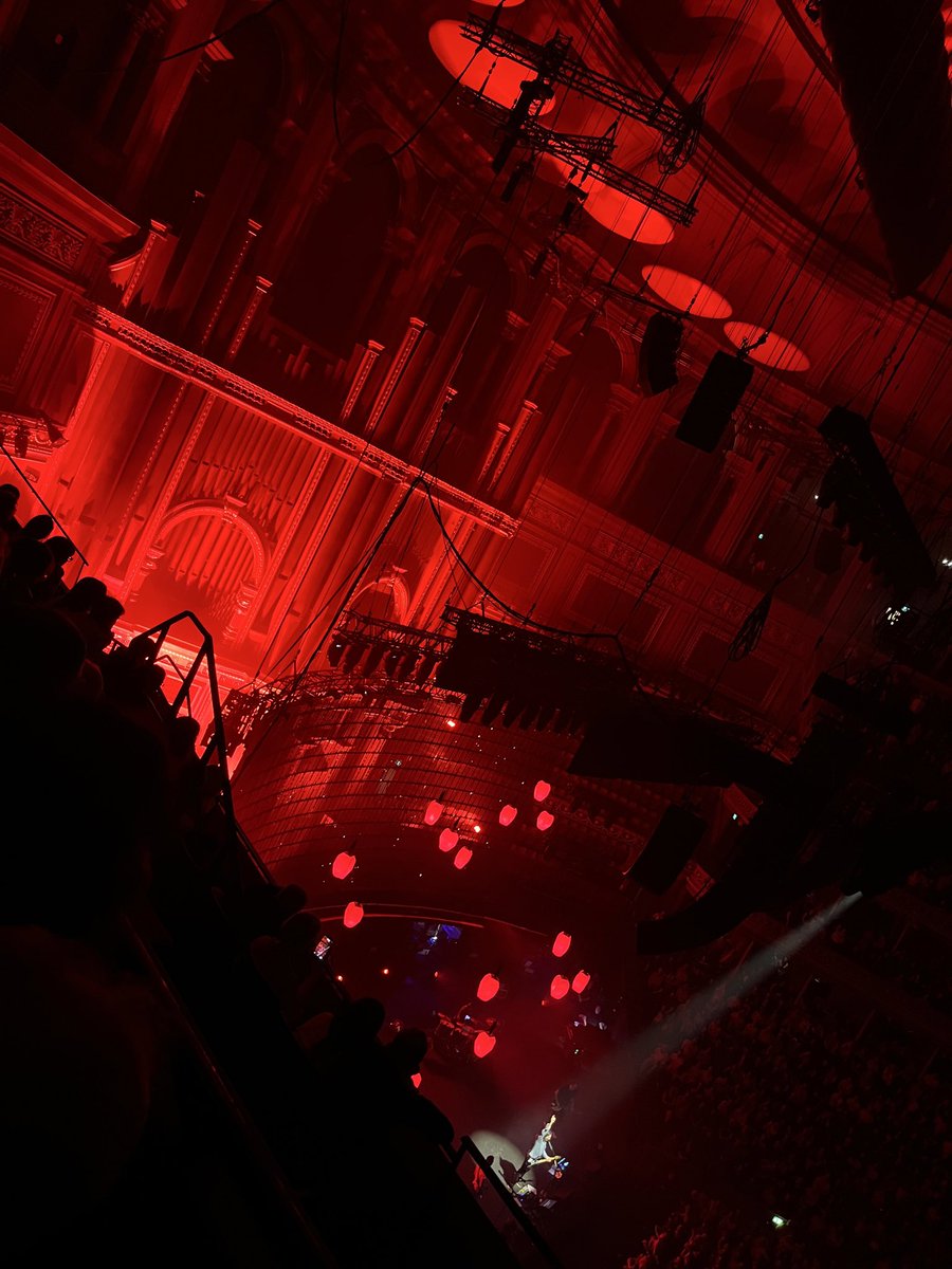 missmunter's tweet photo. About last night with @snowpatrol incl. @ashsoan at
@RoyalAlbertHall - and I’m there again tonight. But this time in front. #snowpatrolfans #eyesopen ❄️🤘🏼🔥thank YOU @garysnowpatrol, Nathan and Johnny. Hope his hand is healing well. #healme https://t.co/BAolJxVTIn