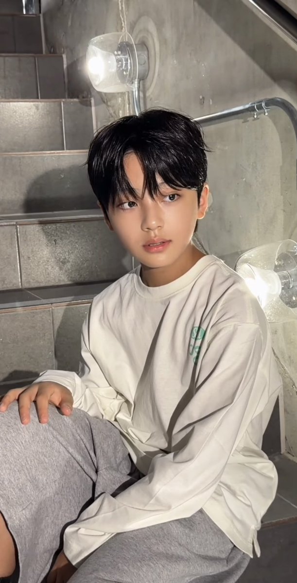 mol_lii_'s tweet photo. 우와 서우 많이컷다 이젠 걍 남자애같네 https://t.co/wjstxESOig