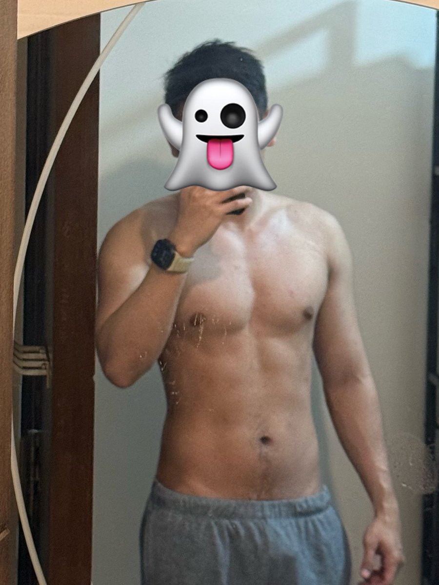 lurkingjae's tweet photo. How 2 grow upper chest? ☹️ https://t.co/dWqRzmrdkD