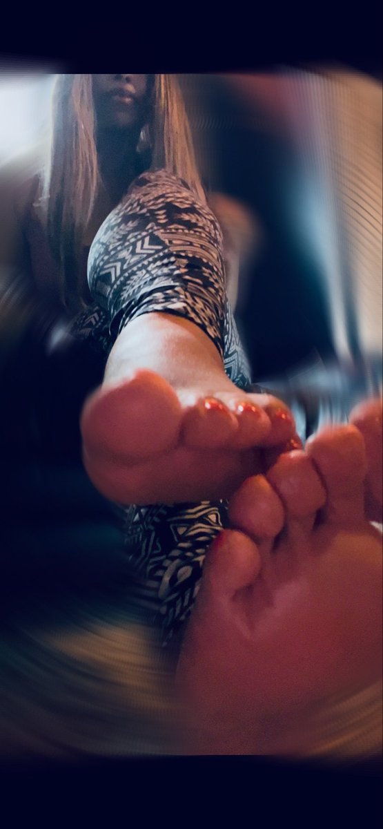 _CherryColette_'s tweet photo. Where you belong🦶🏽💋 https://t.co/TaDOo5DMgF