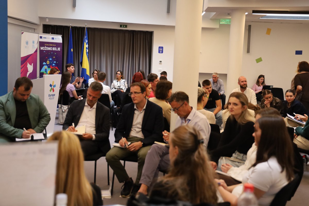 UN_BiH's tweet photo. ✌️ On #PeaceDay, 20+ young people from across 🇧🇦 led the #PeaceCircle, joining the 🇺🇳 global #ActNowForPeace call.
🤝 Jointly organized through @UNPeacebuilding-supported #WomenLeadBiH & @eubih-supported #WeCanDoBetter initiative. https://t.co/fX8XFvx4vl