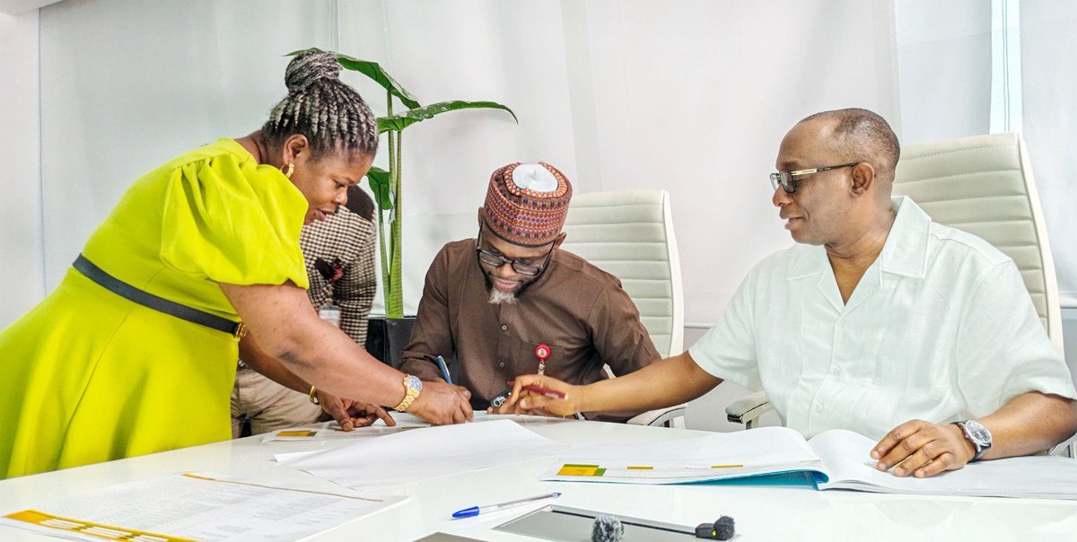 gituwa01's tweet photo. Right: Director-General/CEO, BPP, Dr. Adebowale Adedokun, FCIPS signing the document with the Chief of Staff, Dr. Olanrewaju Obasa, and the OHCSF delegation. https://t.co/ZK7sqAa1OQ