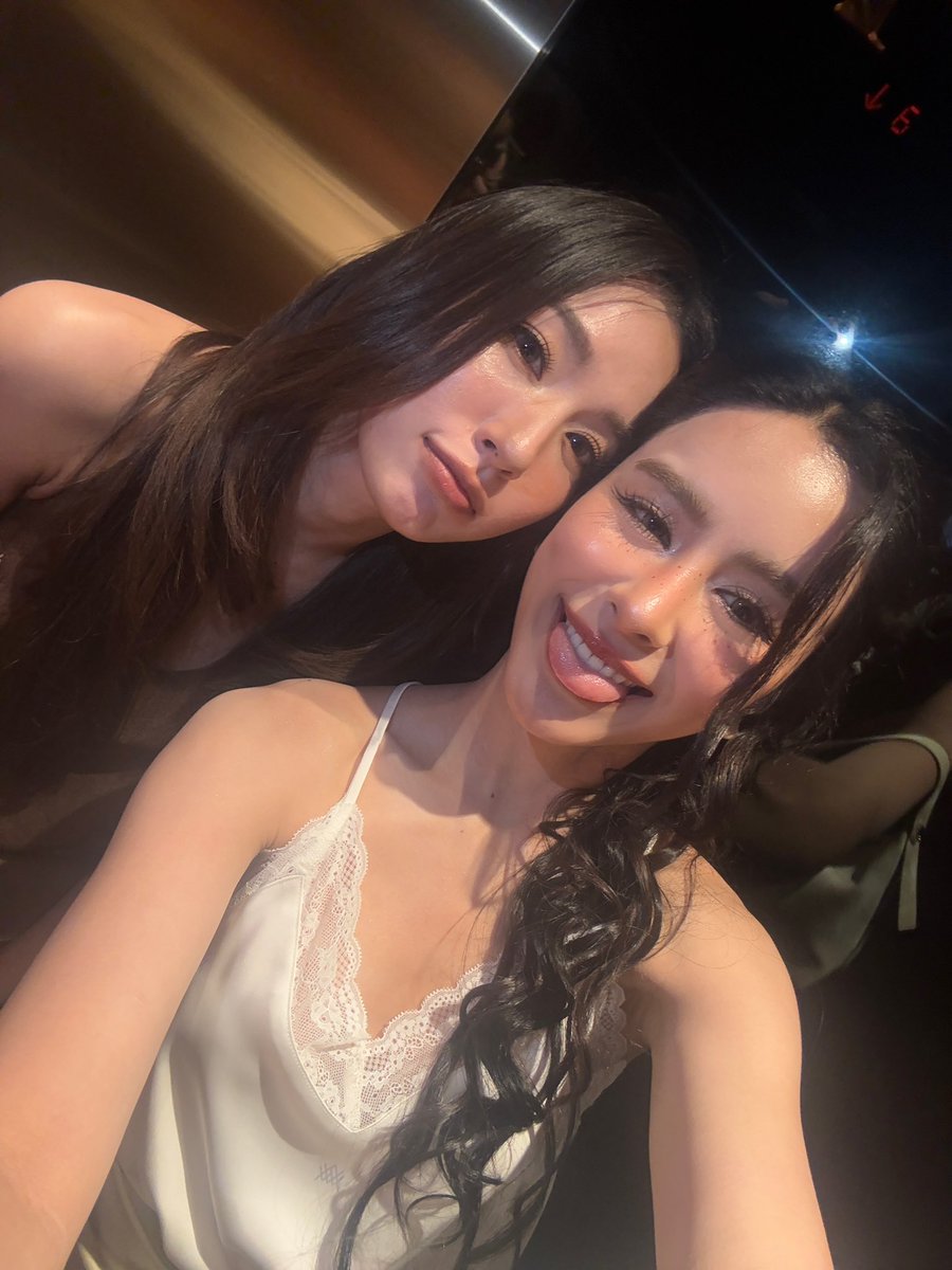 punpreedee's tweet photo. With sissss 💕 @Enjoyyotdrr 

ENJOY X PRESS EFW2026 
#ELLEFashionWeek2026PressxEnjoy 
#EFW26ATICONSIAM #Enjoyyotdr

PUNPREEDEE AT EFW2026 
#ELLEFASHIONWEEK2026
#พีพีปุญญ์ปรีดี #punpreedee https://t.co/wl0PyXUhiv