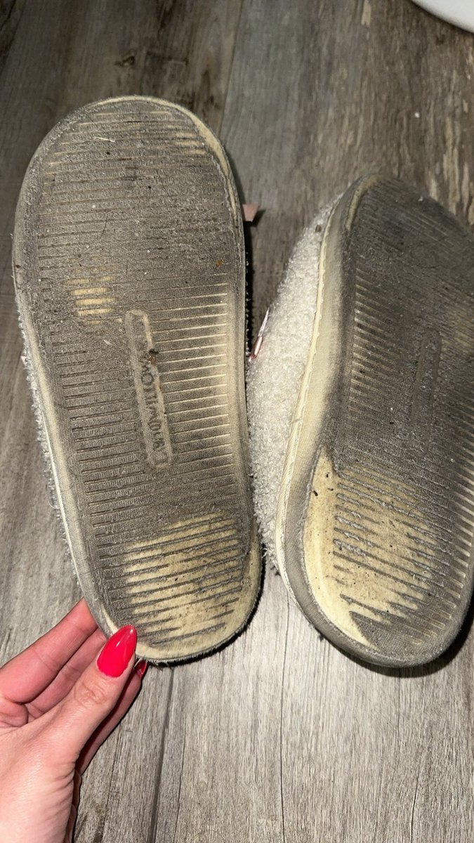 PrincessPtyFL1's tweet photo. Here’s my next pair of #wellwornslippers 
#dirtyslippers https://t.co/5ueeY537ua