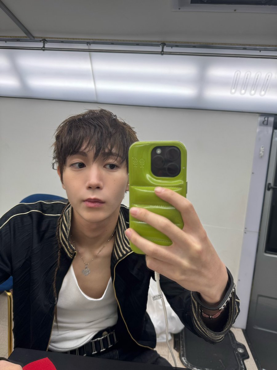 luvwzzu's tweet photo. 자깜만뇨.,, https://t.co/uQXr89WEOe
