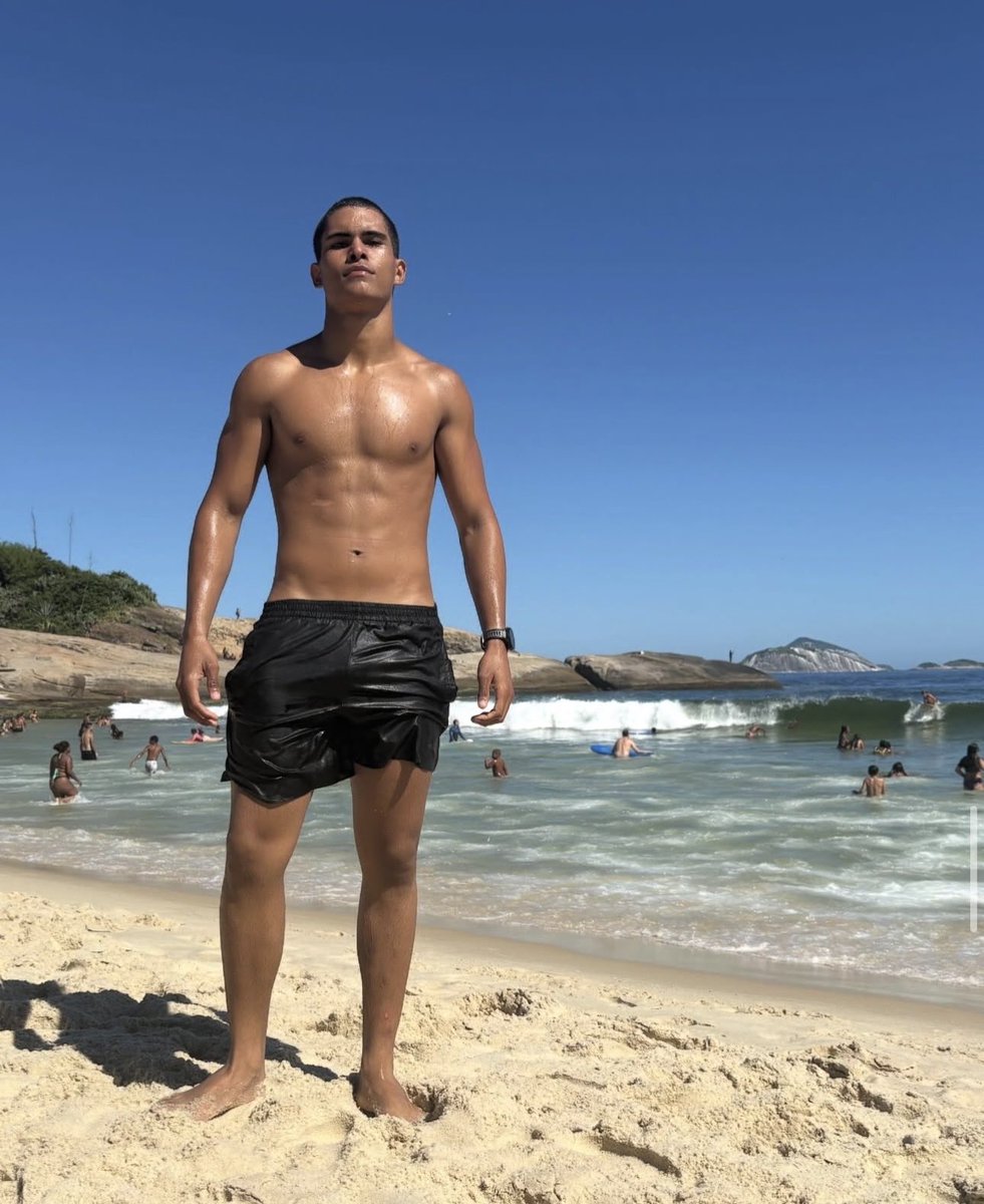 opropriopreto's tweet photo. Que solzão 🔥🍺🙅🏽‍♂️ https://t.co/izZBg5tbdc