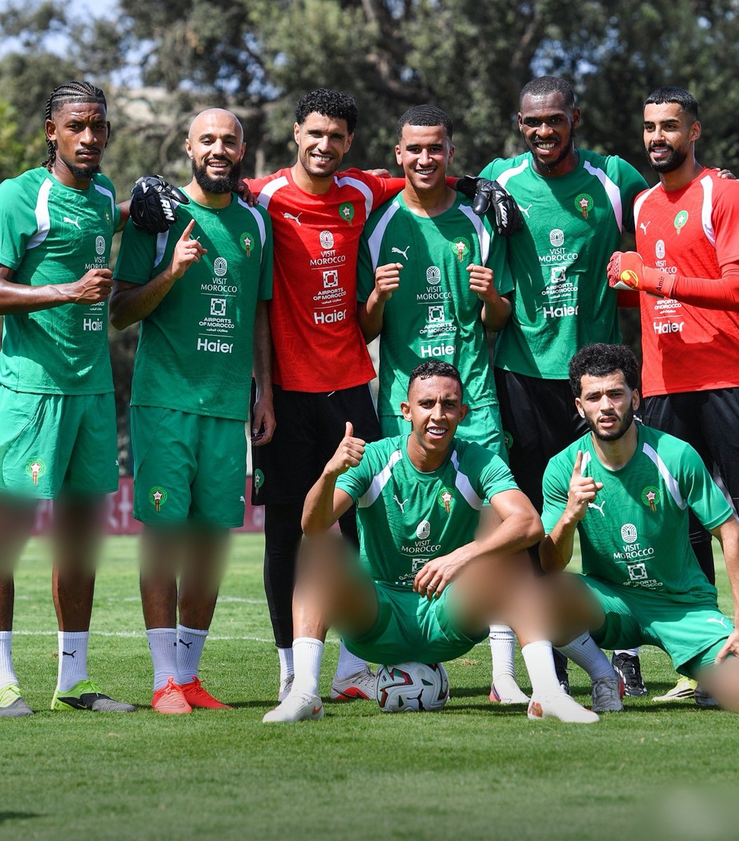 ActuFootMaroc's tweet photo. 🚨 LA PREMIÈRE ÉQUIPE DES 𝗩𝗔𝗜𝗡𝗤𝗨𝗘𝗨𝗥𝗦 À L'ENTRAÎNEMENT ! 🇲🇦🥇

• Munir - Bellaarouch.
• El Ouahdi - Issa Diop - Halhal • Mazraoui.
• Ouazane.
• Rahimi.

Abdellah Ouazane est 𝗗𝗘́𝗝𝗔̀ 𝗣𝗥𝗘́𝗦𝗘𝗡𝗧 Allahumabarik ! 👏🏼🥹 https://t.co/JJqr5bXNnF