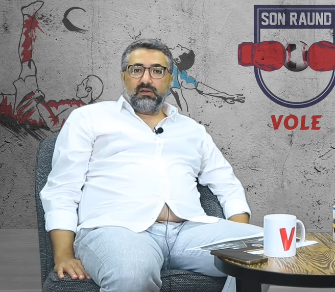 FenerSol1907's tweet photo. 1 Mart 2026
Ederson için:

“Kalecinin de artık patlak olduğunu kabul edin. 
11 milyonluk kazık olduğunu bir kabul edin artık.”