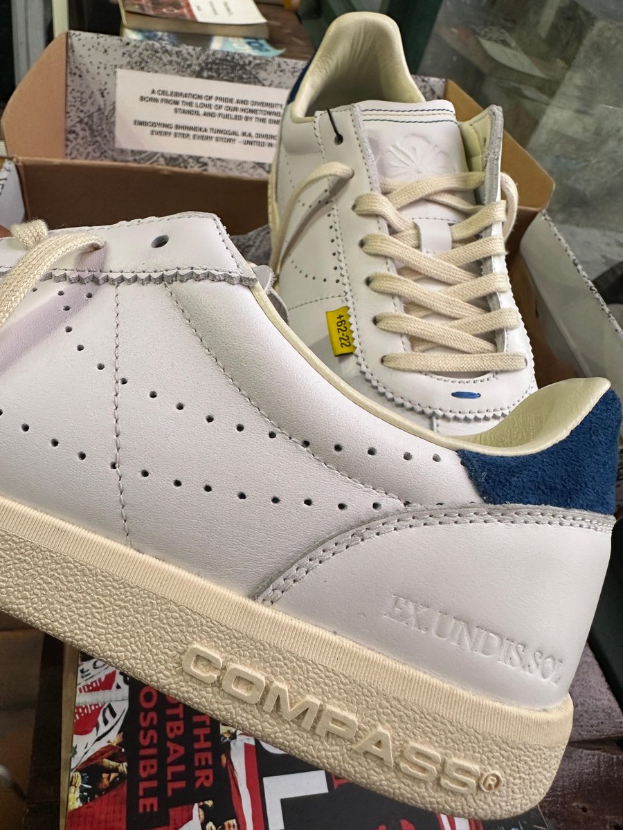 danimillenix's tweet photo. Bismillah.

Saya punya koleksi compass tribune divercity "Bandung" size 41 Masih Baru, saya akan jual. 

Ajukan penawaran terbaik kalian. 
#KawanBantuKawan 

Semua hasil penjualan dialokasikan untuk kawan bobotoh yang harus segera mendapat tindakan di RS.

*Hati2 penipuan! https://t.co/6NMCyaJJiP