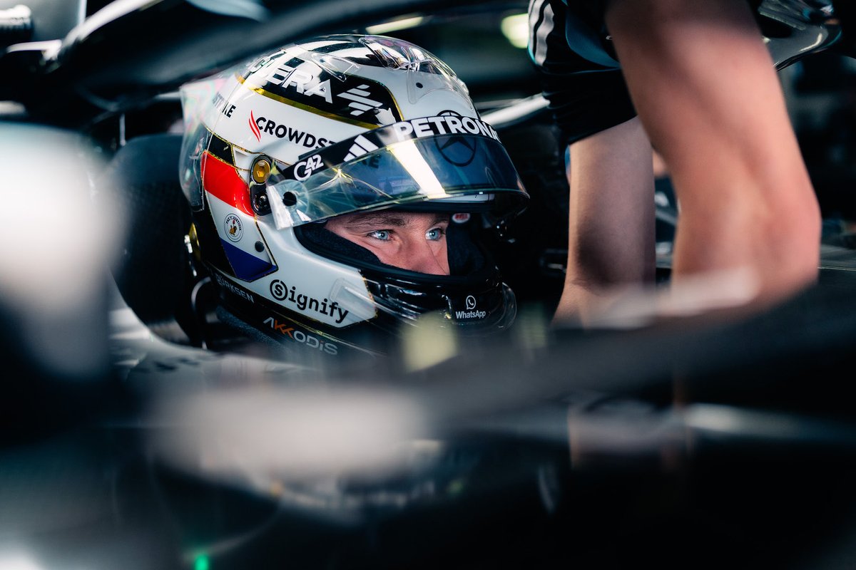 jotabernabe's tweet photo. Lo último!! 🚨 ‼️ 🔔 

Joshua Duerksen condujo por primera vez un monoplaza de #F1, siendo miembro de la academia de jóvenes pilotos de Mercedes. 

El único piloto paraguayo en la historia en hacerlo https://t.co/aHVekQEjB8