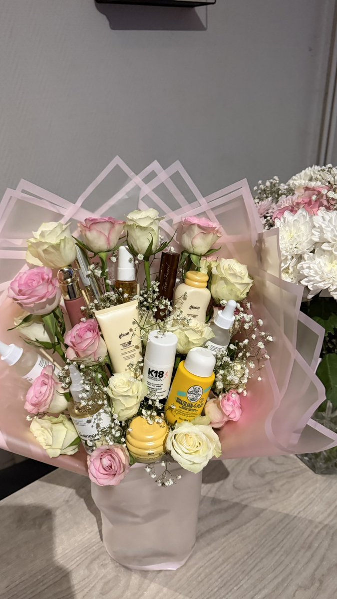 esroushh's tweet photo. le bouquet de la gloire https://t.co/DK6PUjiJwa