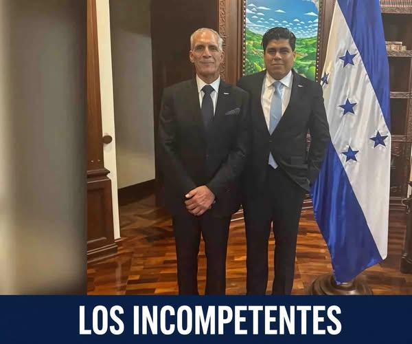 bezerides's tweet photo. Une Visión Tv
#INCOMPETENTES | Nasry Asfura y Roberto Lagos: Uno firma, el otro se hace el mudo. Los medios de comunicación callan y el pueblo paga
Roberto Lagos le metió la mano al bolsillo de los hondureños. Subió la tasa a 6.00% y ahora el crédito de vivienda, el del negocio, https://t.co/kI7hnGUA8y