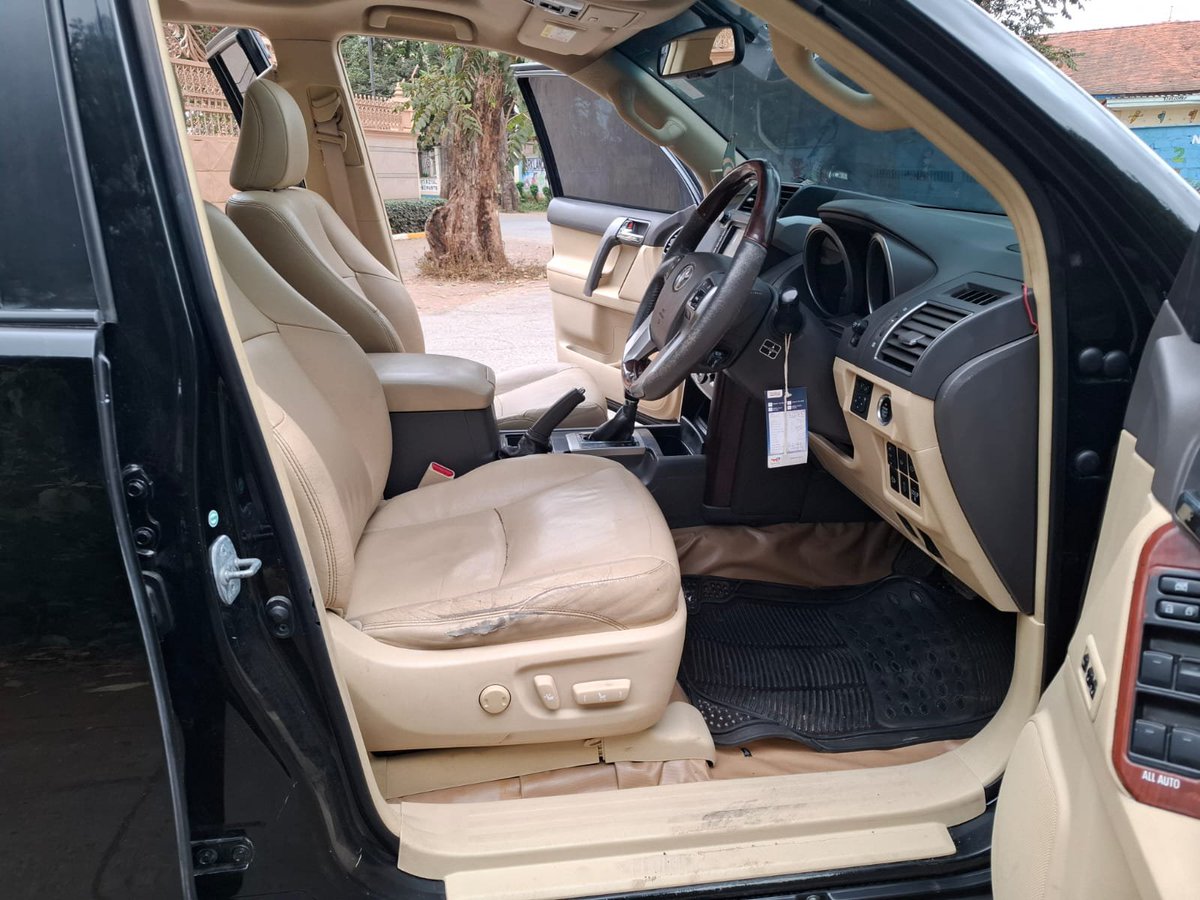 Manuouteroamers's tweet photo. 2016 TOYOTA LANDCRUISER PRADO J150 1GD DIESEL TZG (Leather - Sunroof) - [KDK/B]*

~ Year : 2016 Model
~ *2800cc 1GD Diesel Engine* 
~ Automatic transmission. 
~ *Height Control* 
~ *Sparkling Clean Black Leather Interior*
~ *Sunroof*

- *Selling Price KShs : 5.2M* https://t.co/lLh5BLZBEa