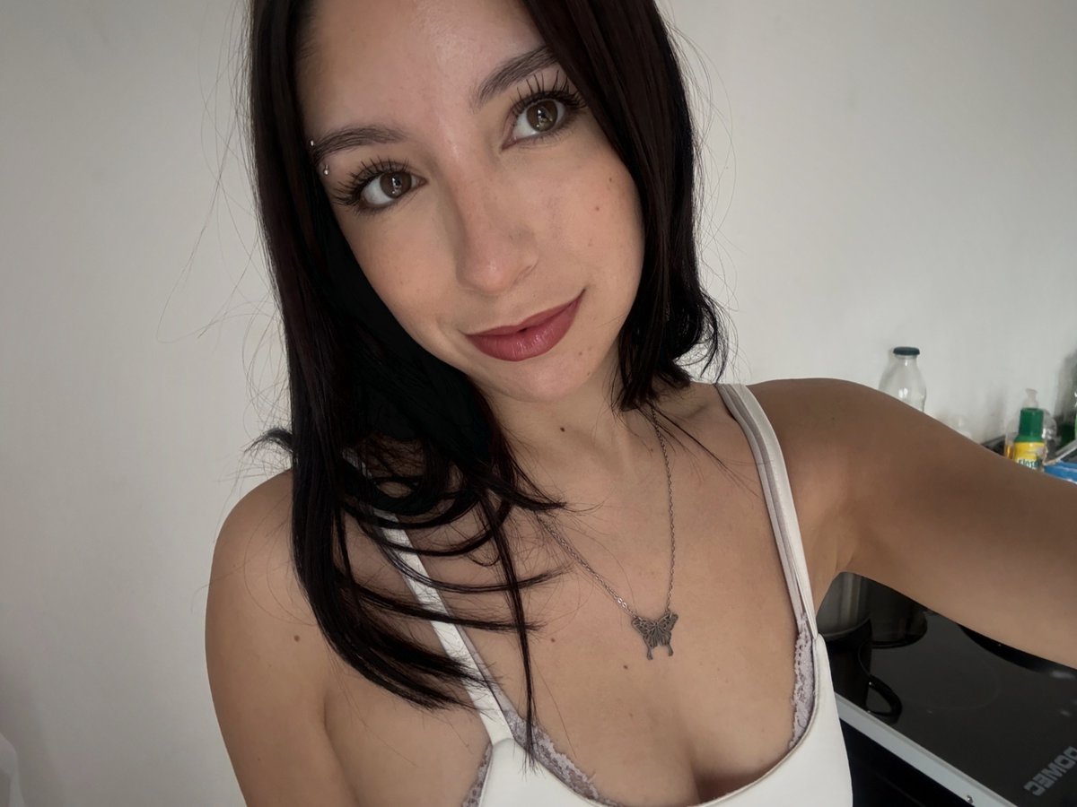 originofluna's tweet photo. my full-time job is looking cute and spiraling in my head 🫠 https://t.co/CWQWPnGBEK