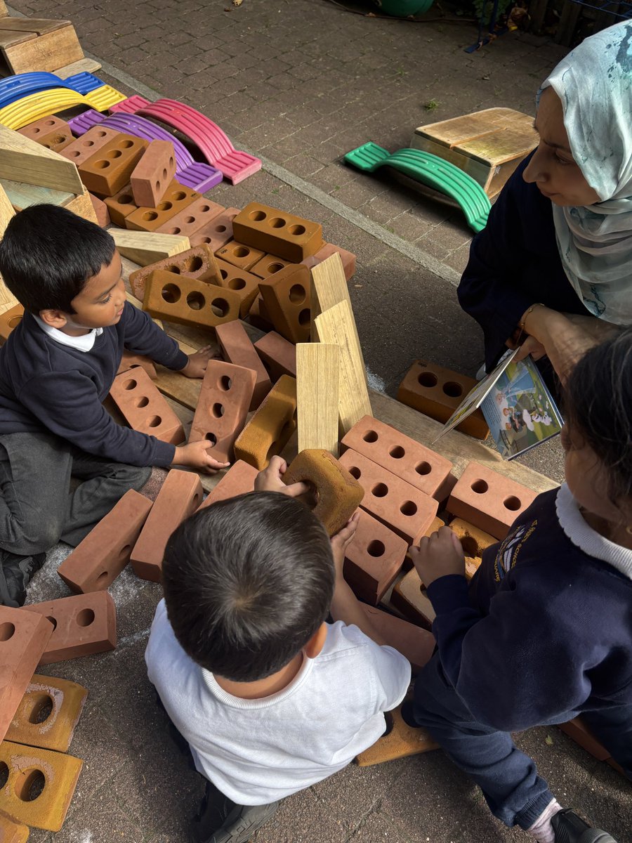 StPaulsCESchool's tweet photo. Another great day of learning all through our school! The children are engaged and happy! And more work for our Golden Book! #primary #KS2 #KS1 #earlyyears #nursery #reception https://t.co/1OfUUL6buo