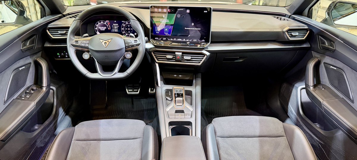 Auto_Elshafeey's tweet photo. #SEAT  LEON  CUPRA
1400cc 150HP . ModeI:2026
19.000K.m . Portect me 
3 Years licenses . Like Zerooo
Mobile 01006787668 _ 01060005440 https://t.co/eKbDlalDkm
