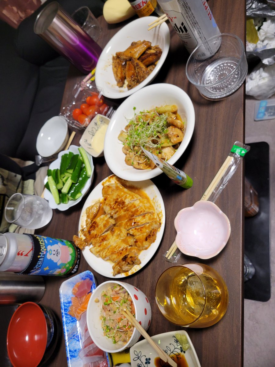 syupapun's tweet photo. 連日の暴飲暴食により肌荒れ😱 https://t.co/a8MacNyCEQ