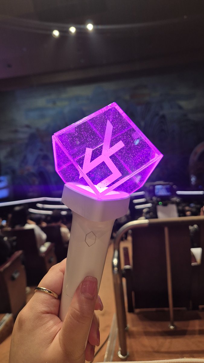 coconut2891's tweet photo. 내사랑 샤큘과
환희미나, 진나단 관극 보고 와서
뒤늦게 올려보는 열음 사진 하핫
#xia #김준수 #드라큘라 #샤큘 https://t.co/gmsiI0lsw0