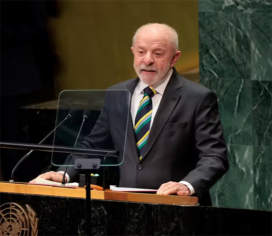 UchoInfo's tweet photo. Lula ressalta momento crítico da ONU e diz que “o Brasil não cabe no quintal de ninguém” #Lula #ONU #AssembleiaGeral #discursodeabertura #democracia #soberania #guerras #EUA #NovaYork https://t.co/PzDGfyvL5M https://t.co/ggzSF0Jj2Y