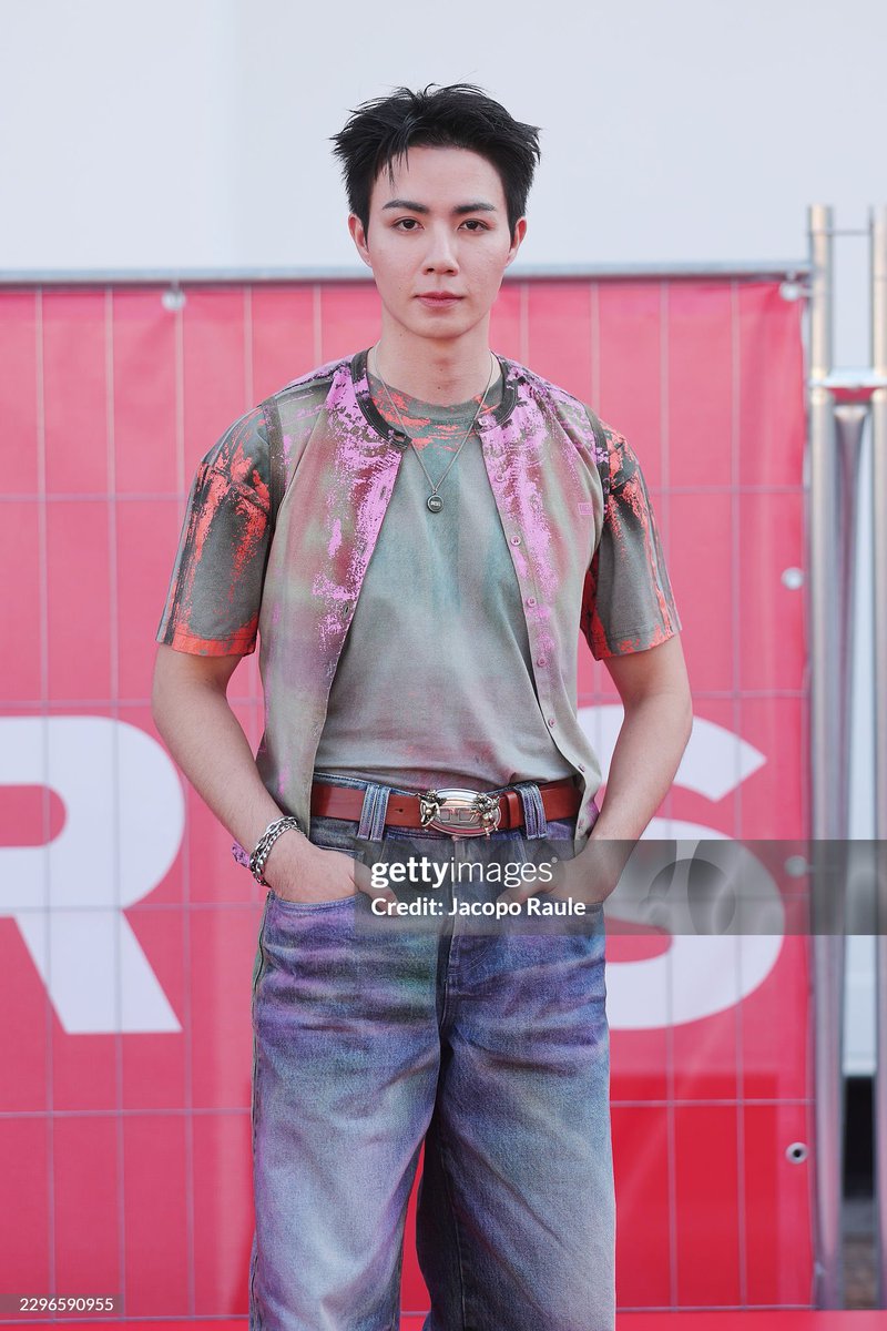 locallzeenew's tweet photo. หล่อมากกกกกกกกกกกก 

ZEE PRUK MFW 2027
#DIESELxZEEPRUK

#DieselSS27
@zee_pruk #ZeePruk 
@DIESEL #DIESEL https://t.co/ED4RMbeyO2