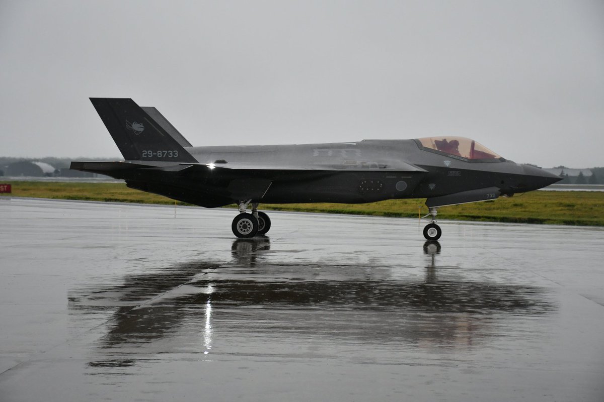 yusuke_axela's tweet photo. 雨リフレクション☔
#三沢基地
#三沢基地航空祭 
#リフレクション https://t.co/eLHXXXuDa0