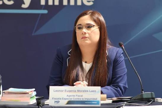 Ricigt1's tweet photo. 🚨 Destituyen a Leonor Morales y a integrantes de su círculo cercano

El fiscal general Gabriel García Luna destituyó a Leonor Morales, quien está sancionada internacionalmente por acciones antidemocráticas relacionadas con el proceso electoral de 2023.

📌 Morales fue señalada de secuestrar las boletas de las elecciones de 2023, en acciones que buscaban impedir la toma de posesión del presidente Bernardo Arévalo.

⚖️ La destitución también alcanzó a personas de su círculo cercano dentro del @MPguatemala:

▪️ José María Galindo
▪️ Jorge Luis Cortez
▪️ Nehemías Obed Ascencio
▪️ José Raúl Menéndez
▪️ Ervin Joel Bolvito
▪️ Serwin Aram Camey

Con información de la periodista @lanegrisgt