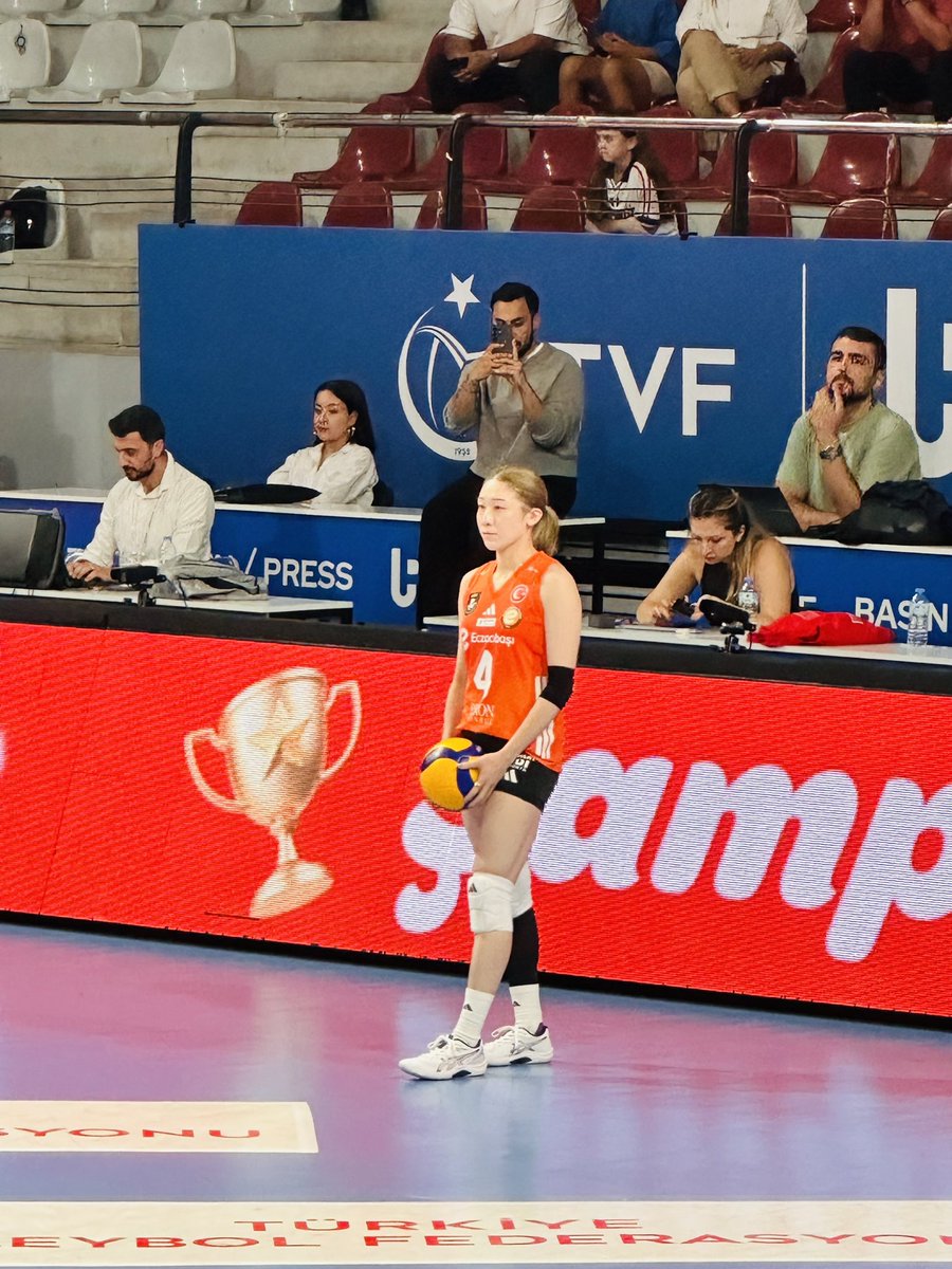 m_ish_0514's tweet photo. 🏐試合結果
チーム合流後の初試合、石川はスタメンで登場し、初勝利！🐯✨
サービスエースやブロックも決め、攻守で勝利に貢献しました！

｜次戦｜
9月23日（水）🇹🇷19:00〜｜🇯🇵翌1:00〜
vs アラス・カーゴ

残り2戦もYouTubeで配信予定です！
#石川真佑 #mayuishikawa #Eczacıbaşı
マネージャー https://t.co/k7hGQoLF99