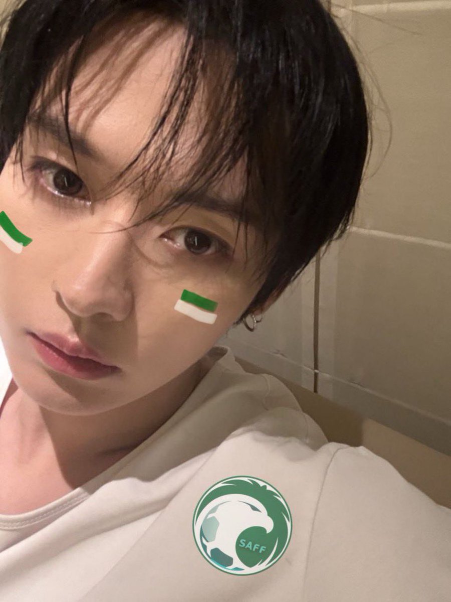 happyleebit0's tweet photo. LEE KNOW on Bubble 🐰🫧
[260923] 5:40 AM KST
🐰"hihi~"
🐰"happy saudi national day~"
🐰“ㅋㅋ im celebrating of course~"
🐰[pic] https://t.co/cgIqr91VVZ