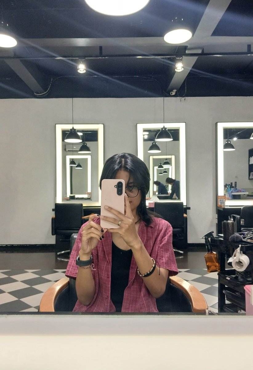 rotybaqar's tweet photo. Aku mullet mullet aku mullet kepalaku dingin keringetan https://t.co/vKYELI8pZp