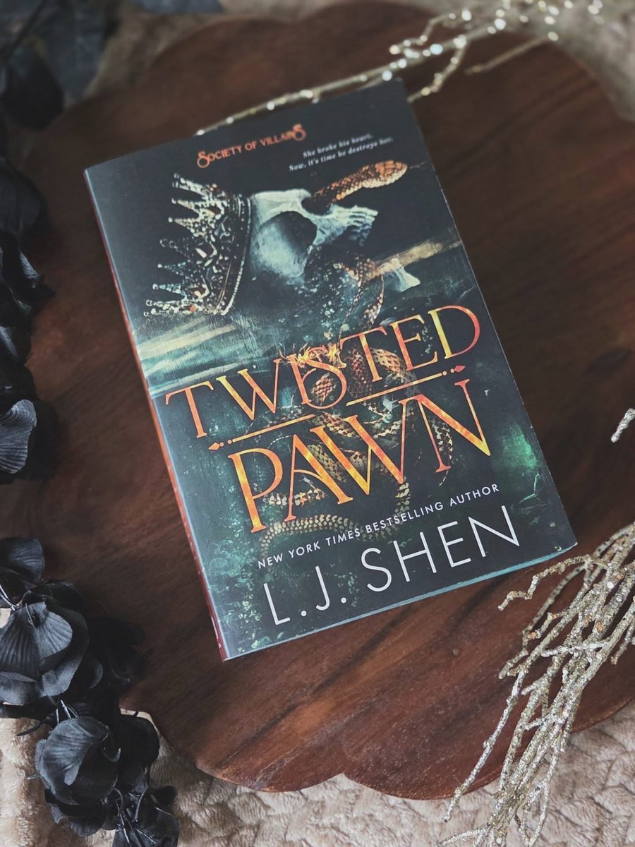 BlakeEfurd's tweet photo. Twisted Pawn

Dark mafia romance with a toxic second chance. Tierney broke Achilles’s heart, so he vows to make her life hell. He’ll use her as a pawn to get what he wants, but she’ll fight for her freedom—even if it destroys them both. Fantastic https://t.co/x88Z5X6w0J
