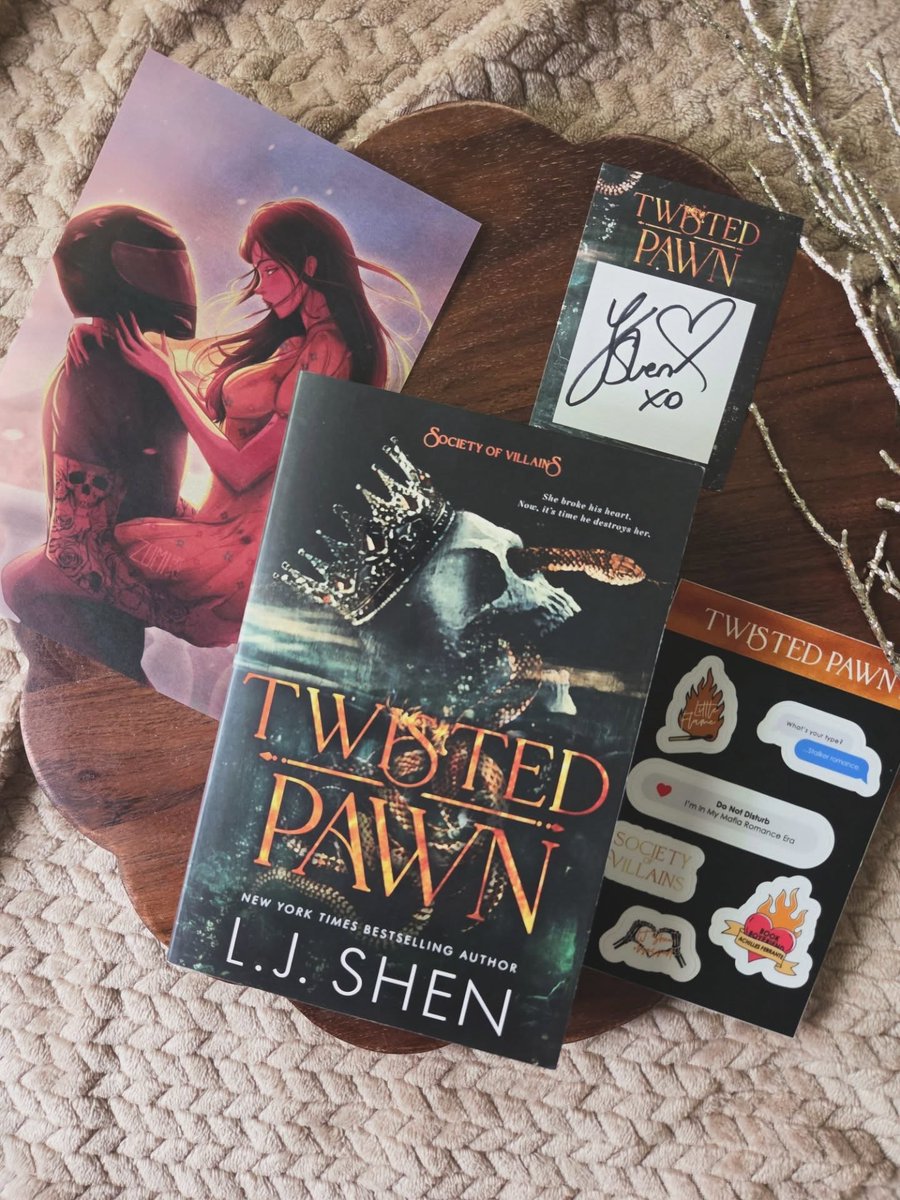 BlakeEfurd's tweet photo. Twisted Pawn

Dark mafia romance with a toxic second chance. Tierney broke Achilles’s heart, so he vows to make her life hell. He’ll use her as a pawn to get what he wants, but she’ll fight for her freedom—even if it destroys them both. Fantastic https://t.co/x88Z5X6w0J