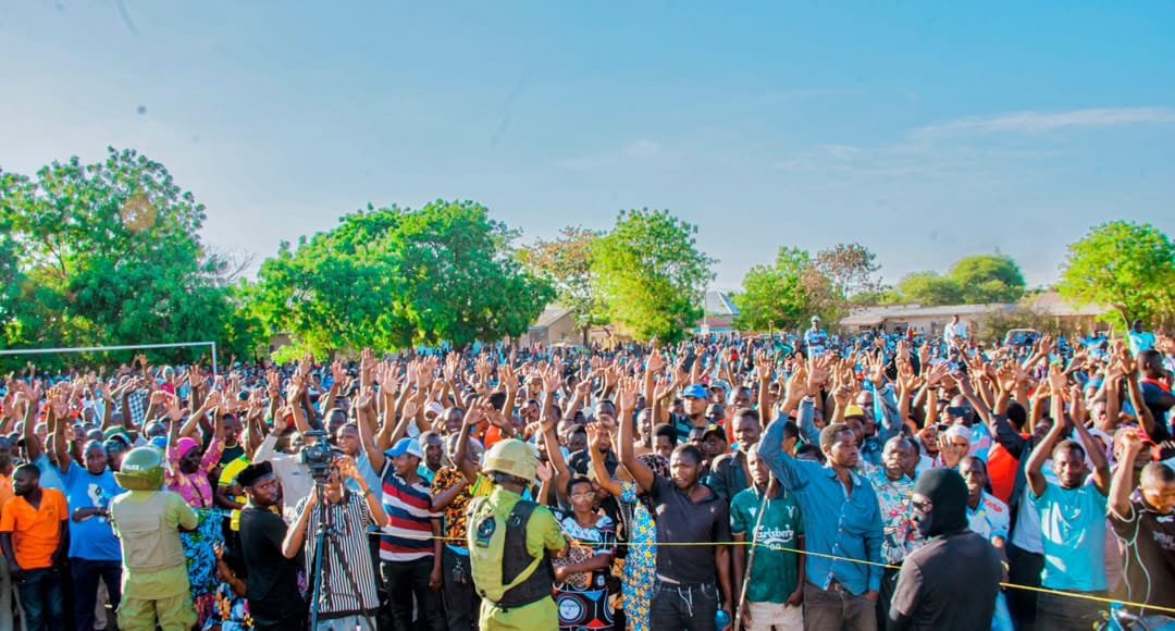 Sativa255's tweet photo. Matukio katika picha Mkutano wa Hadhara leo tarehe 22 Septemba 2026, Shinyanga Mjini, ambapo mgeni rasmi alikuwa Makamu Mwenyekiti Bara Mhe. John Heche.

Wananchi wameendelea kuiunga mkono CHADEMA kwa wivu mkubwa sana.

REPOST 200 https://t.co/ow714IatXE