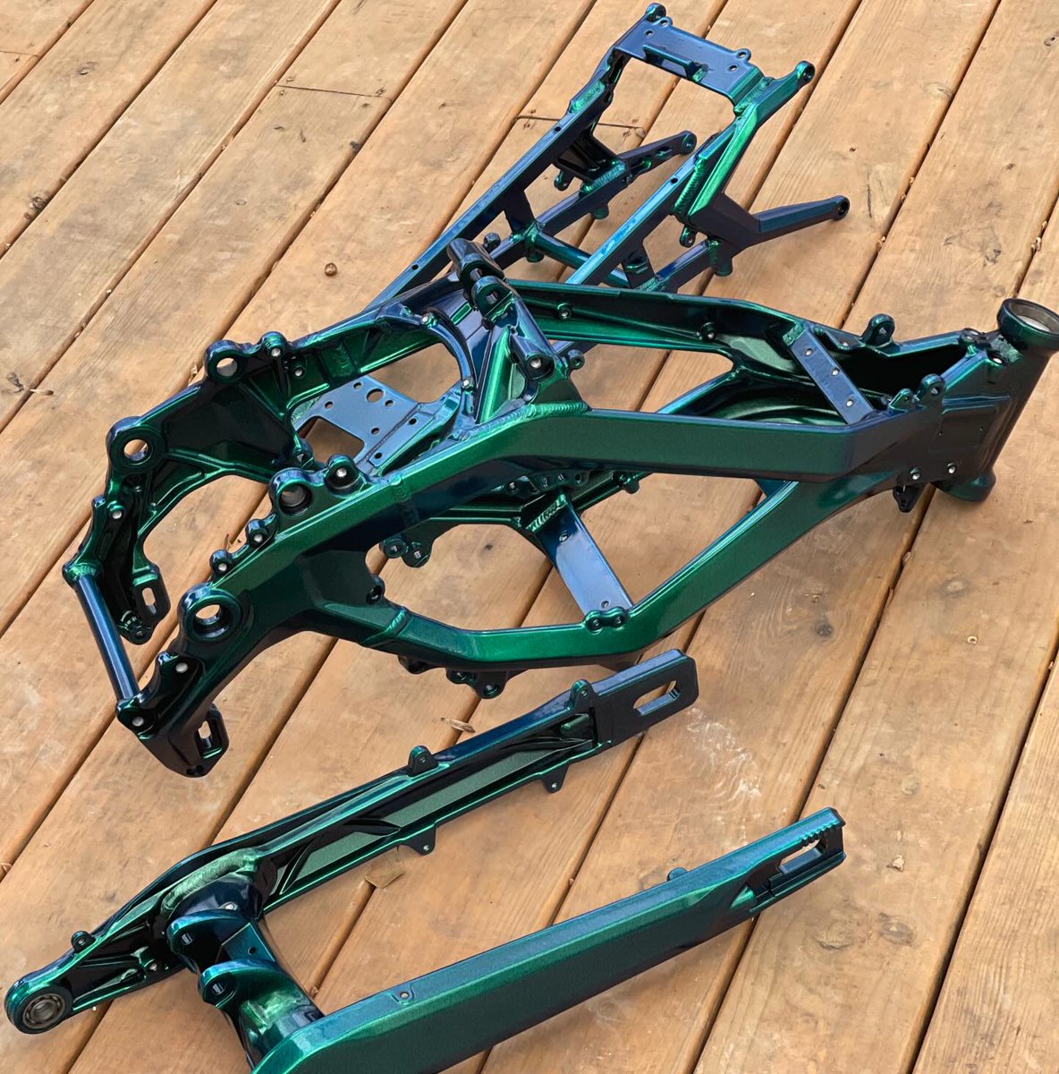 DavisBoken's tweet photo. Ultra Bee electric dirt bike frame and parts — Powder King Triton. https://t.co/EfzlMQlU3H