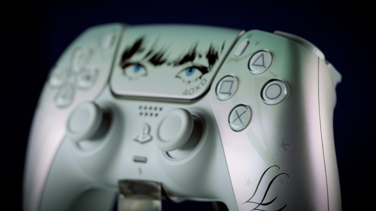 PlayStationTR's tweet photo. Lisa x PlayStation ile oynat tuşuna basmaya hazır mısın? 🤍

Lisa Limitli Sürüm DualSense kablosuz kontrolcüsü çok yakında Türkiye'de. https://t.co/iRxbLx4yyd